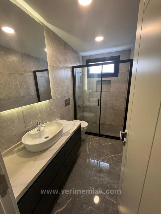 Menderes Çukuraltı’nda Yaz-Kış Yaşama Uygun,Sadece 350 Metre! Satılık 3+1 Modern Villa