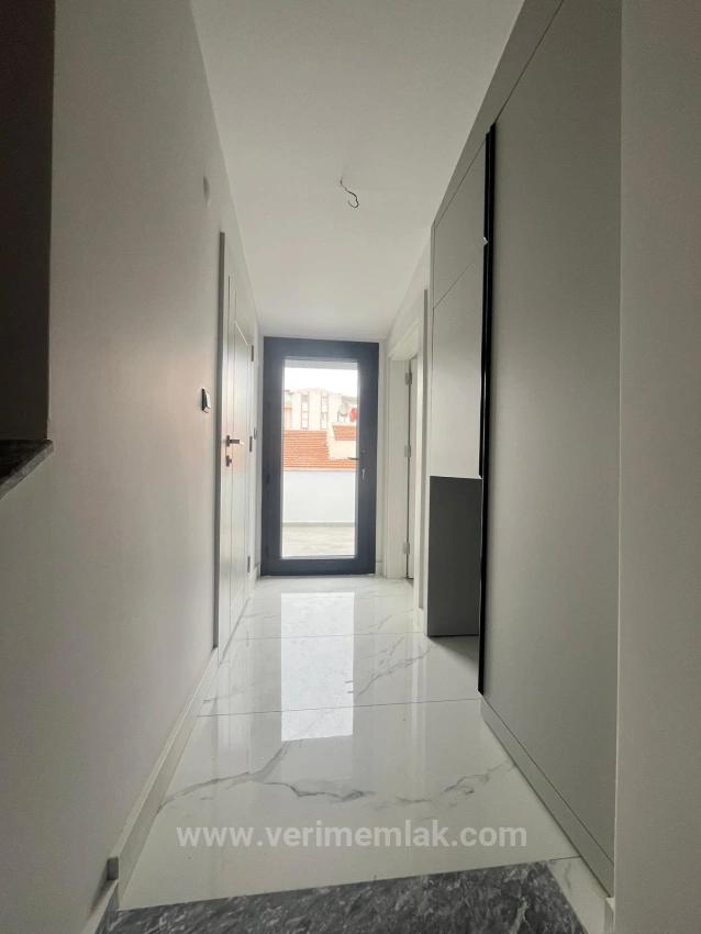 Menderes Çukuraltı’nda Yaz-Kış Yaşama Uygun,Sadece 350 Metre! Satılık 3+1 Modern Villa
