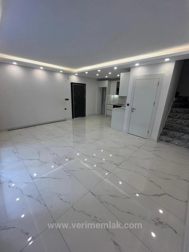 Menderes Çukuraltı’nda Yaz-Kış Yaşama Uygun,Sadece 350 Metre! Satılık 3+1 Modern Villa