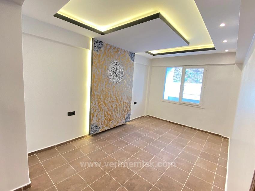 Seferihisar Mersin Alanı'nda Asansörlü Denize 50M! Modern Mimarili Satılık 1+1 Daire