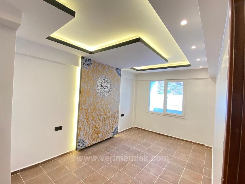 Seferihisar Mersin Alanı'nda Asansörlü Denize 50M! Modern Mimarili Satılık 1+1 Daire