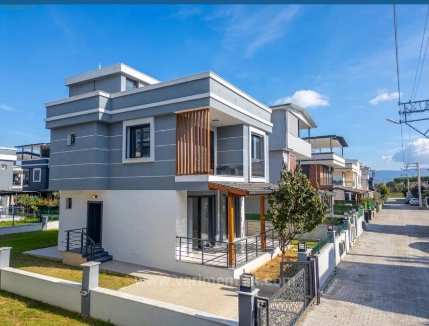 Seferihisar Doğanbey Cumhuriyet Mah. Satılık 3+1 Villa - 315 m²