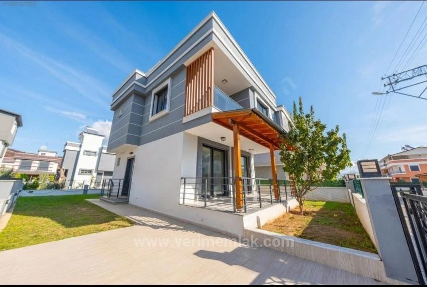 Seferihisar Cumhuriyet’te Denize Yakın, 316M² Arsa İçinde Tam Müstakil Lüks 3+1 Villa!