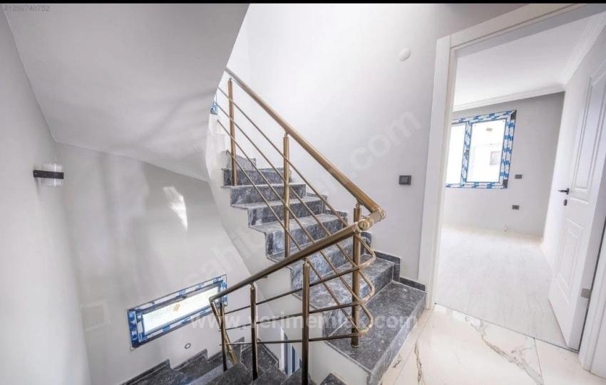 Seferihisar Cumhuriyet’te Denize Yakın, 316M² Arsa İçinde Tam Müstakil Lüks 3+1 Villa!