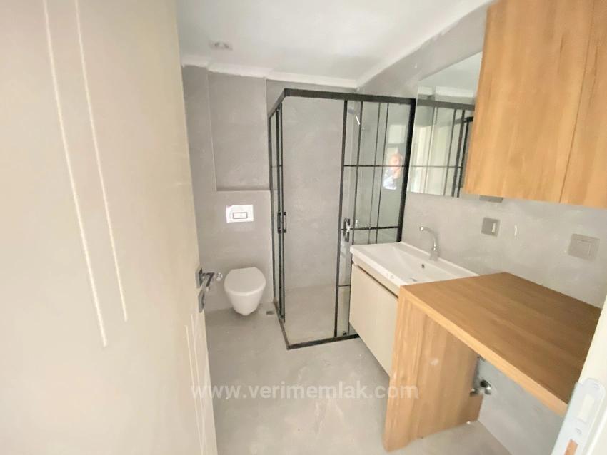 Gümüldür De Çarşı Merkezinde Asansörlü 2 Kat Satılık 2+1 Daire