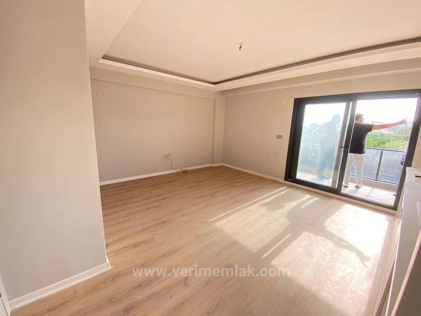 Gümüldür De Çarşı Merkezinde Asansörlü 2 Kat Satılık 2+1 Daire