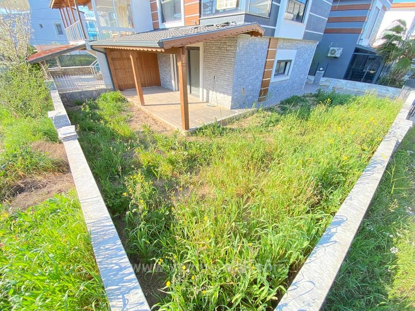 Seferihisar:cumhuriyet Mah.denize Yakın Sıfır 3+1.Ruhsatlı Köşe Villa