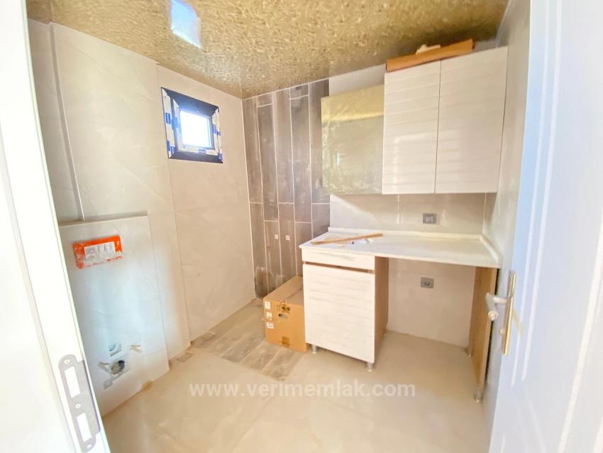 Seferihisar:cumhuriyet Mah.denize Yakın Sıfır 3+1.Ruhsatlı Köşe Villa