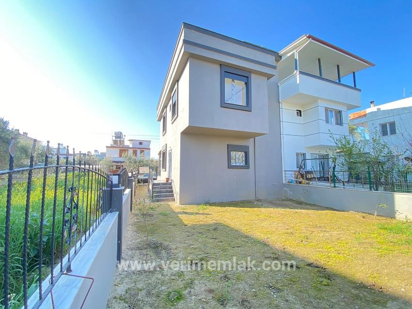 Seferihisar Doğanbey Cumhuriyet Mah. Satılık 3+1 Villa - 150 m²