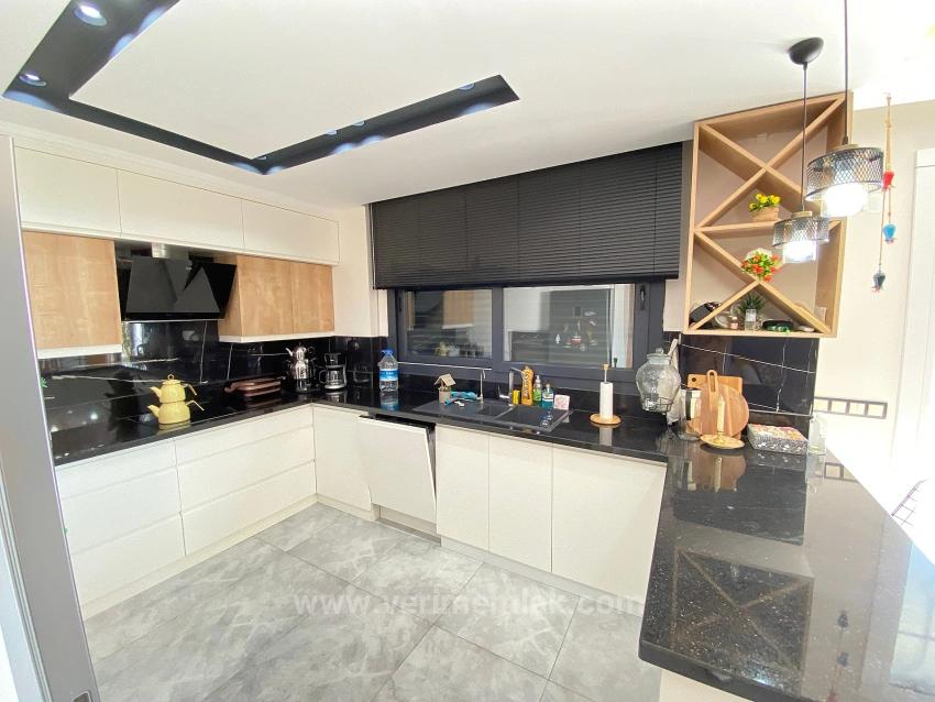 Seferihisar Doğanbey De Havuzlu Full Deniz Satılık 5+1 Villa