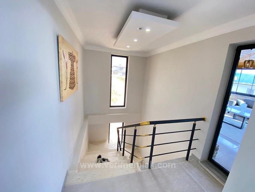 Seferihisar Doğanbey De Havuzlu Full Deniz Satılık 5+1 Villa