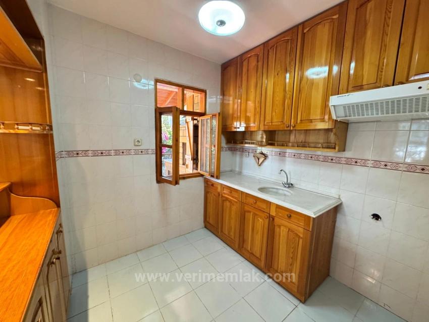 Menderes Orta Mahalle’de Denize 500M Mesafede Satılık Köşe Parsel 4+1 Villa