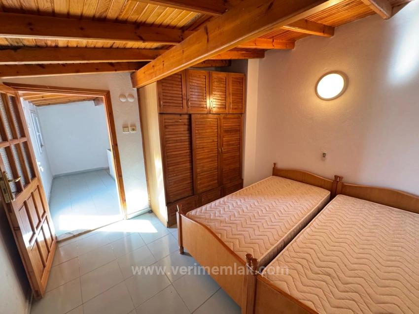 Menderes Orta Mahalle’de Denize 500M Mesafede Satılık Köşe Parsel 4+1 Villa