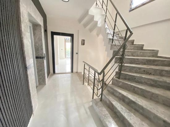 Gümüldür’de Denize 300M Mesafede, Asansörlü, Sıfır Lüks Satılık 1+1 Daire!