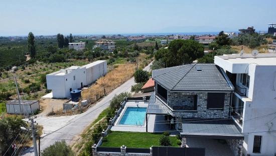 Gümüldür De Tek Müstakil Havuzlu Bahçeli Full Deniz Satılık 3+1 Villa