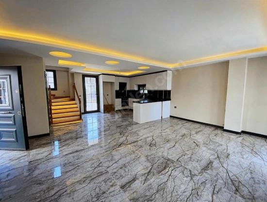 Seferihisar Cumhuriyet Mahallesi’nde Modern & Müstakil Havuzlu Lüks Satılık 3+1 Villa