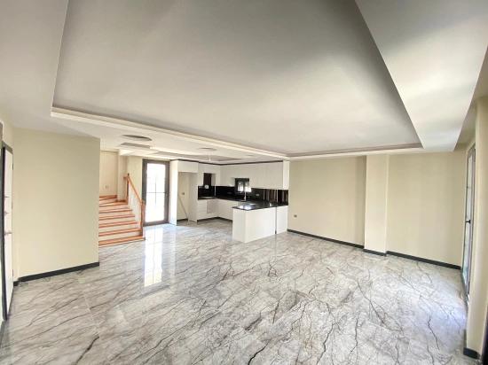 Seferihisar Cumhuriyet Mahallesi’nde Modern & Müstakil Havuzlu Lüks Satılık 3+1 Villa