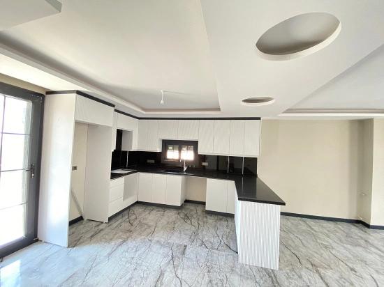 Seferihisar Cumhuriyet Mahallesi’nde Modern & Müstakil Havuzlu Lüks Satılık 3+1 Villa