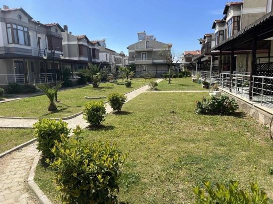 Gümüldür Fevzi Çakmak’ta Denize Sıfır, Havuzlu Prestijli Satılık 3+1 Villa