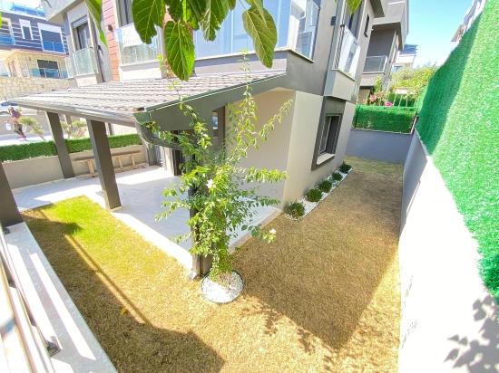 Seferihisar Atatürk Mah.’de Full Deniz Manzaralı Lüks Köşe Satılık 3+1 Villa!