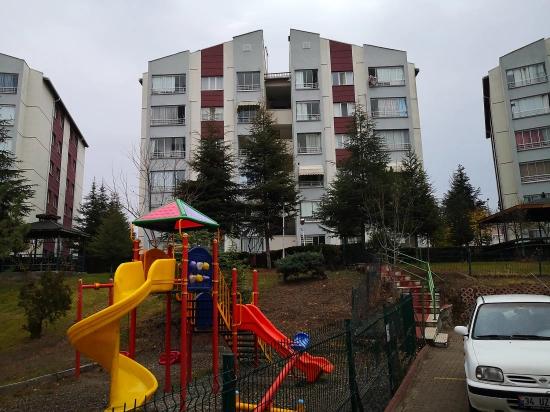 Ankara Batıkent Batısitesi’nde Masrafsız,ara Kat,sosyal Olanaklara Komşu Satılık 3+1 Daire