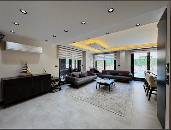 Seferihisar Akarcade Geniş Bahçeli Mustakil Havuzlu Lüx Satılık 4+1 Villa