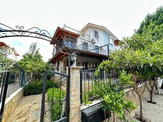 Seferihisar Bengiler'de Denize 100M, Sıfırlanmış Lüks 4+1 Müstakil Villa