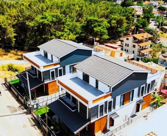 Menderes Çukuraltı Mahallesi’nin Modern Lüks: Full Deniz Manzaralı, Satılık 3+1 Villa