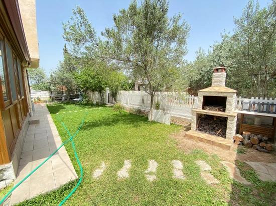 Seferihisar.şenköy Sitesi'nde Sıfır.tadilatlı,Köşe Parsel Müstakil Satılık 3+1 Villa