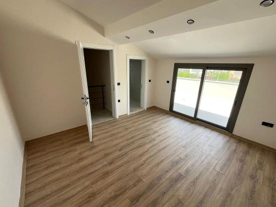 Gümüldürde Denize 300 Metre,Bahçeli,Doğa Ve Deniz Manzaralı 3+1 Villa