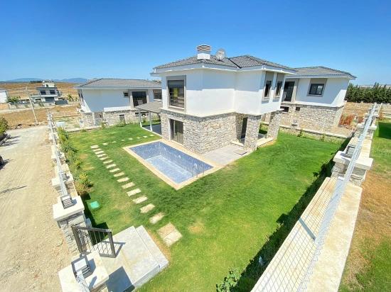 Seferihisarda Yüzme Havuzu Yerden Isıtma Lüx Satılık 4+1 Villa