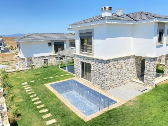 Seferihisarda Yüzme Havuzu Yerden Isıtma Lüx Satılık 4+1 Villa