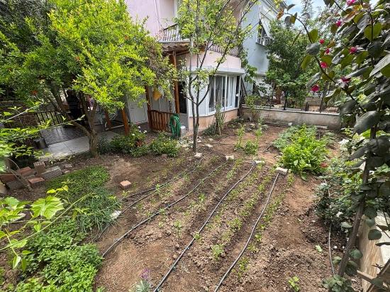 Seferihisar'cumhuriyet Mah.'de Masrafsız, Geniş Bahçeli 3+1 Müstakil Villa