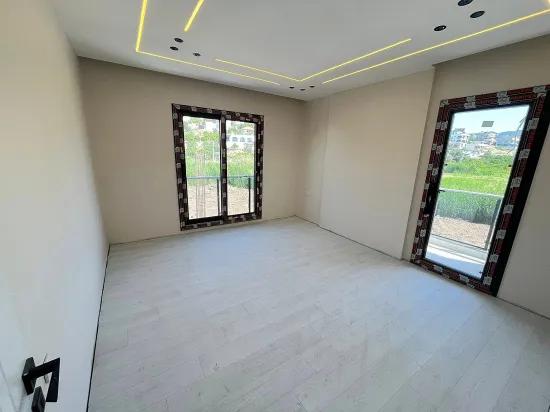 Menderes Gümüldür'de Denize 400m Geniş Bahçeli Lüks 3+1 Müstakil Villa