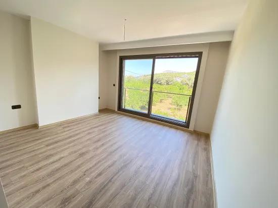Seferihisar Mersin Alanı Denize 350 m, Havuzlu Ve Yerden Isıtmalı Lüks Köşe Villa