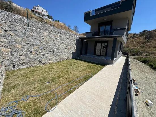 Seferihisar Atatürk Mahallesi Panoramik Deniz Manzaralı Sıfır Satılık 3+1 Villa