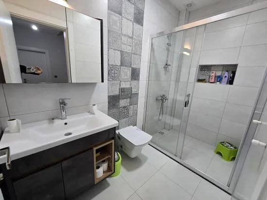 Seferihisar Ürkmez'de 600 m'ye yakın geniş bahçeli 3+1 yazlık villa