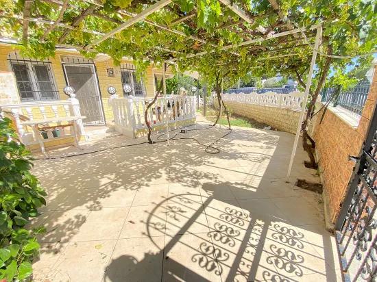 Seferihisar Mersinalanı'nda deniz tarafında denize 50m bahçeli satılık 3+1 Villa!