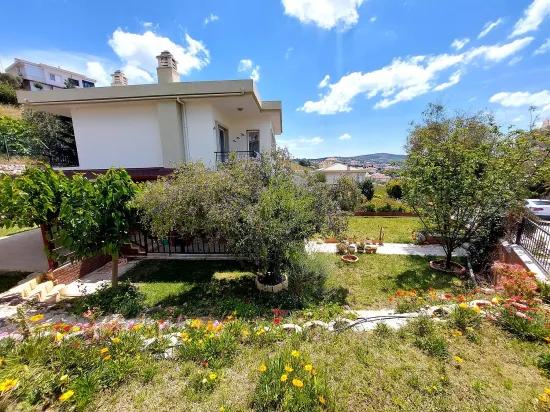 İzmir Seferihisar Doğanbey denize sıfır site'de bahçeli satılık 4+1 yazlık –