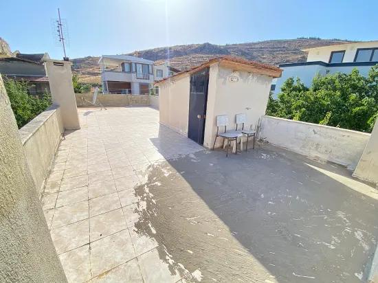 Seferihisar Atatürk Mah.'de denize 100 metre, panoramik teraslı lüks 3+1 Villa