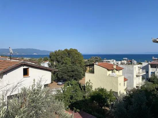 Seferihisar Atatürk Mah.'de denize 100 metre, panoramik teraslı lüks 3+1 Villa