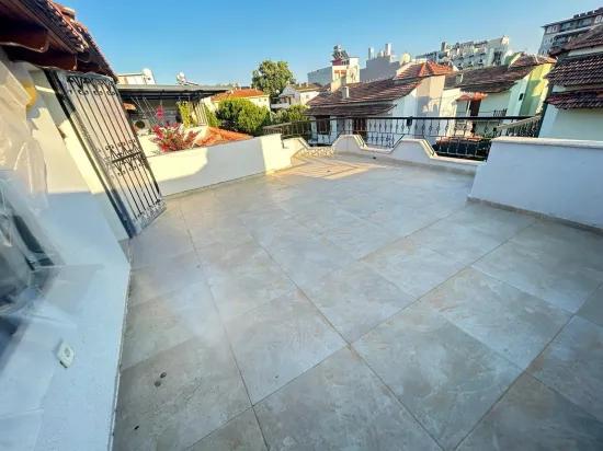 Gümüldür'de denize 100m site İçerisinde geniş bahçeli satılık 4+1 villa