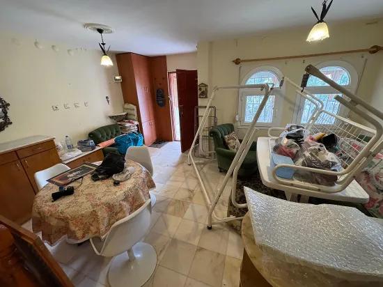 Seferihisar Cumhuriyet Mah.'de denize 750m havuzlu, meyve bahçeli satılık 4+1 Villa