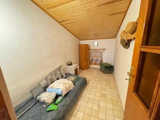 Seferihisar Cumhuriyet Mah.'de denize 750m havuzlu, meyve bahçeli satılık 4+1 Villa