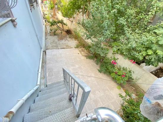 Seferihisar Mersin Alanı'nda denize 400m sıfır eşyalı bahçe katı satılık 2+1 daire