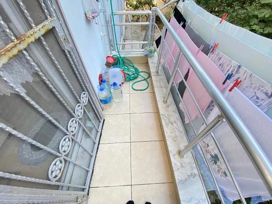 Seferihisar Mersin Alanı'nda denize 400m sıfır eşyalı bahçe katı satılık 2+1 daire