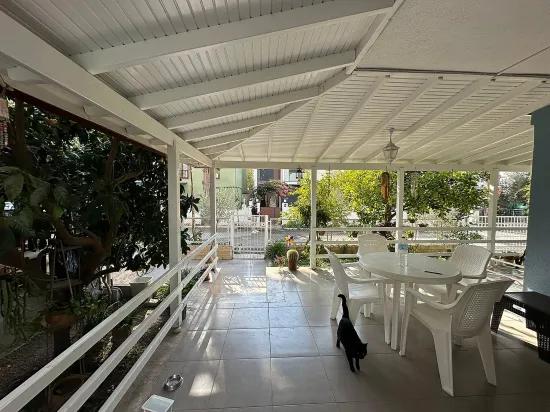 Menderes Gümüldür İnönü Mah. tek Müstakil, Havuzlu Satılık 3+1 Villa