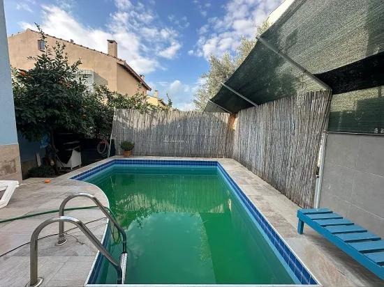 Menderes Gümüldür İnönü Mah. tek Müstakil, Havuzlu Satılık 3+1 Villa