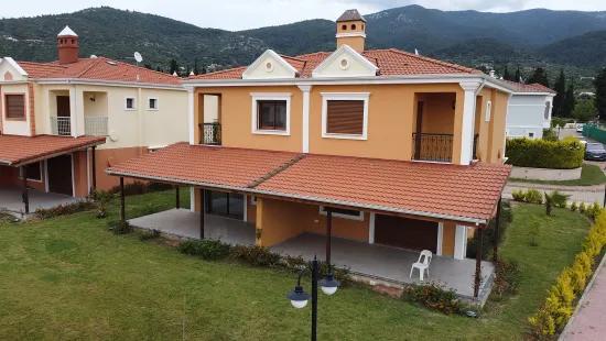 Menderes Gümüldür İnönü Mah.de Seçkin Site İçinde | Havuzlu Satılık 3+1 Villa