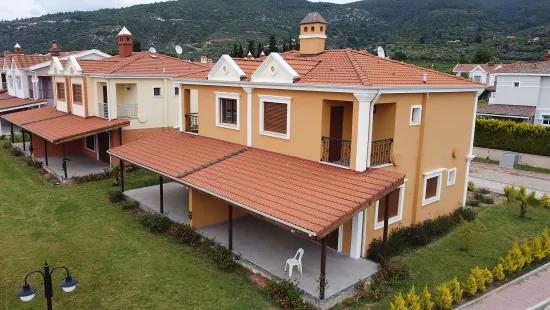 Menderes Gümüldür İnönü Mah.de Seçkin Site İçinde | Havuzlu Satılık 3+1 Villa